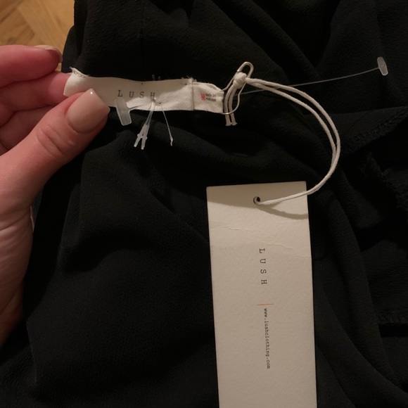 Lush flowy wrap tie blouse - Picture 3 of 3